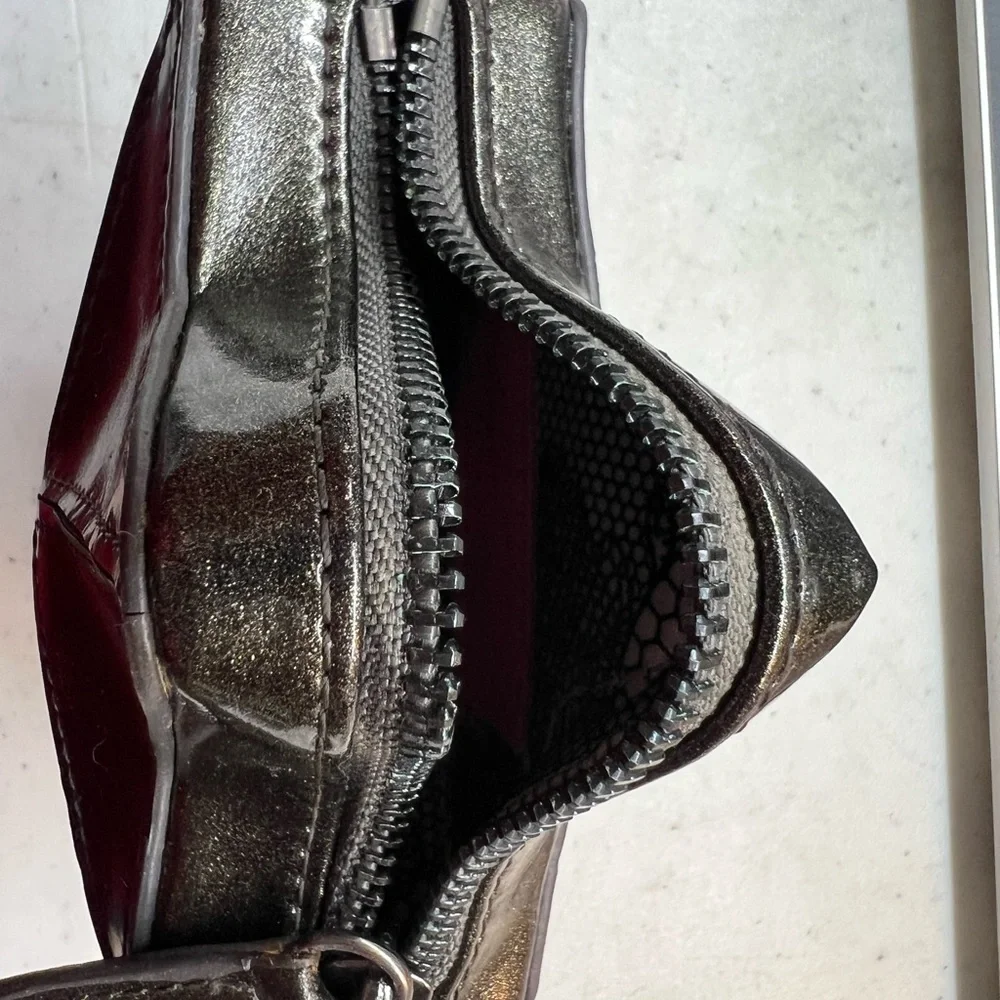 Betsy‎ Johnson star wristlet